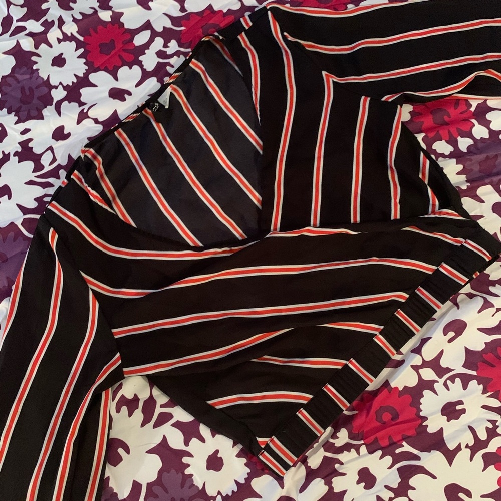 Low cut crop top blouse 💗